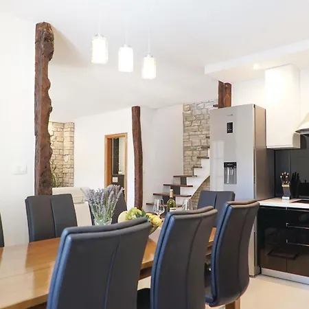 3 Bedroom Awesome In Holiday home