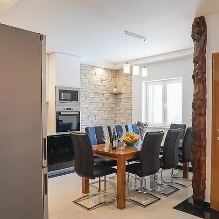 3 Bedroom Awesome In Holiday home